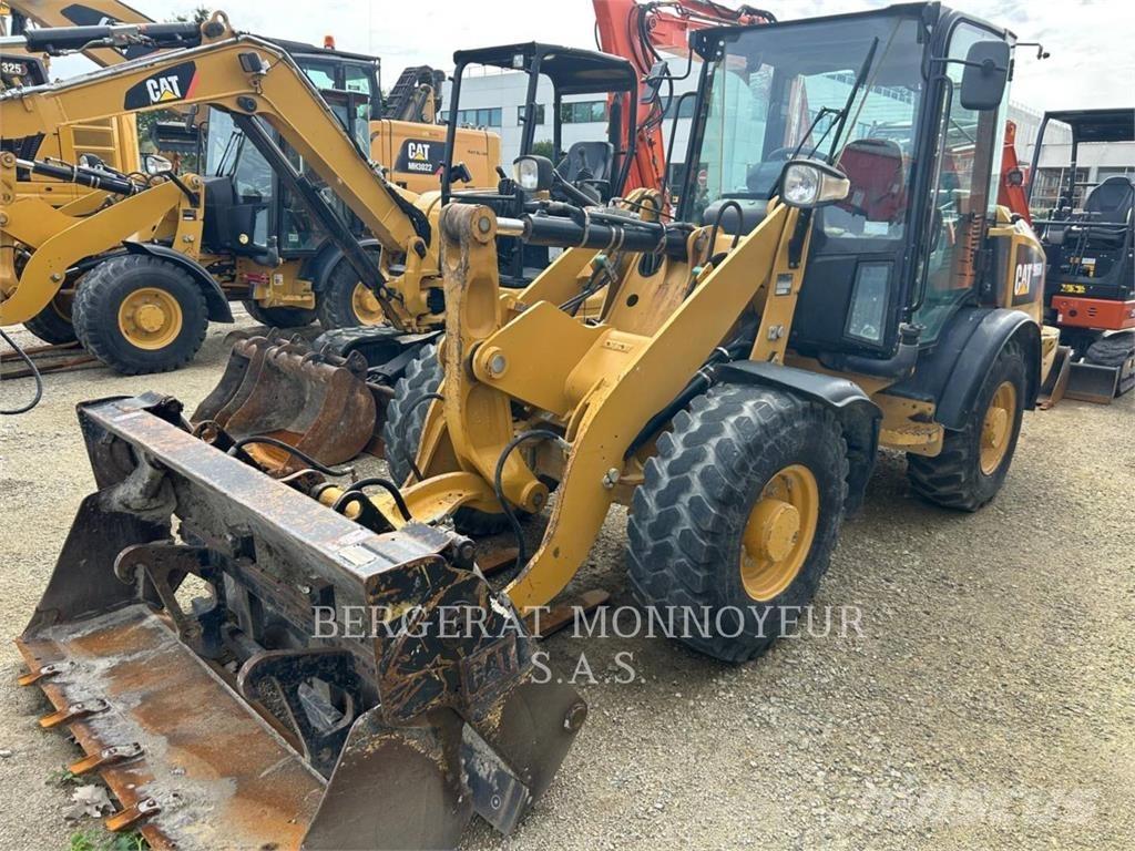 CAT 906M Chargeuse sur pneus
