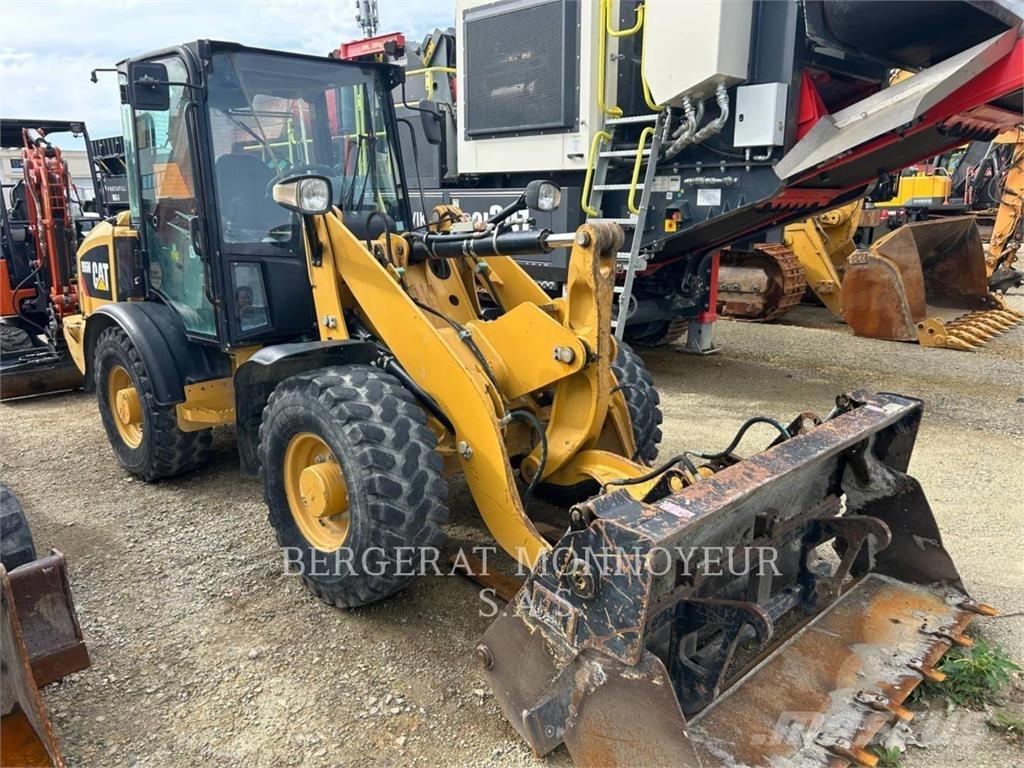 CAT 906M Chargeuse sur pneus