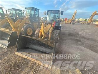 CAT 908 Chargeuse sur pneus