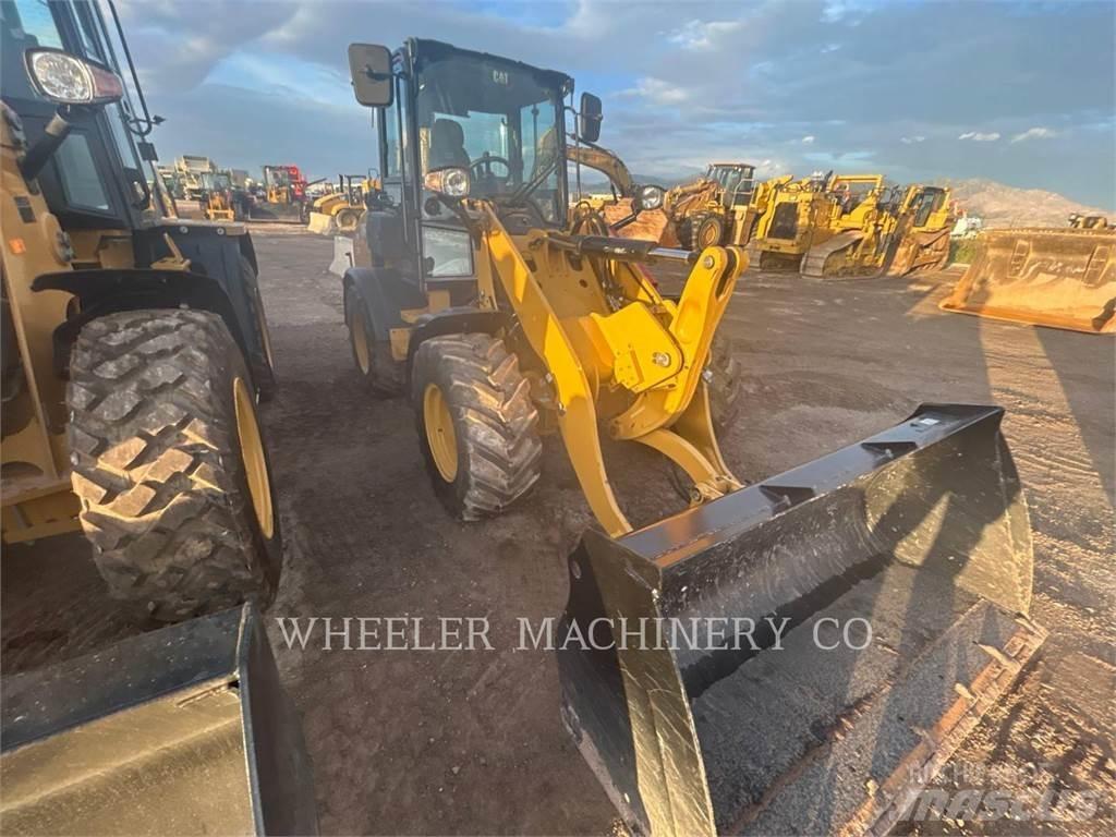 CAT 908 Chargeuse sur pneus