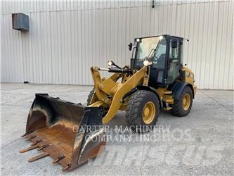 CAT 908 Chargeuse sur pneus
