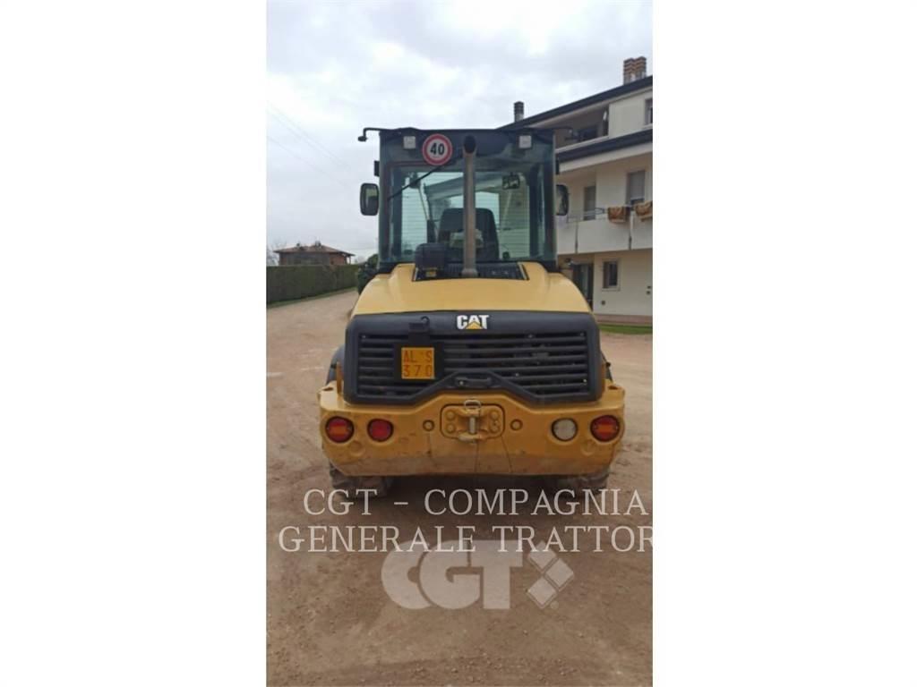 CAT 908 Chargeuse sur pneus
