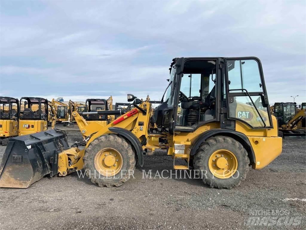 CAT 908 Chargeuse sur pneus