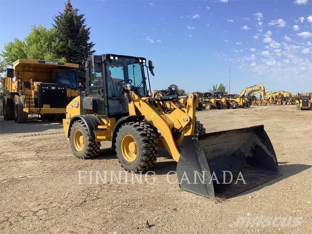 CAT 908 Chargeuse sur pneus