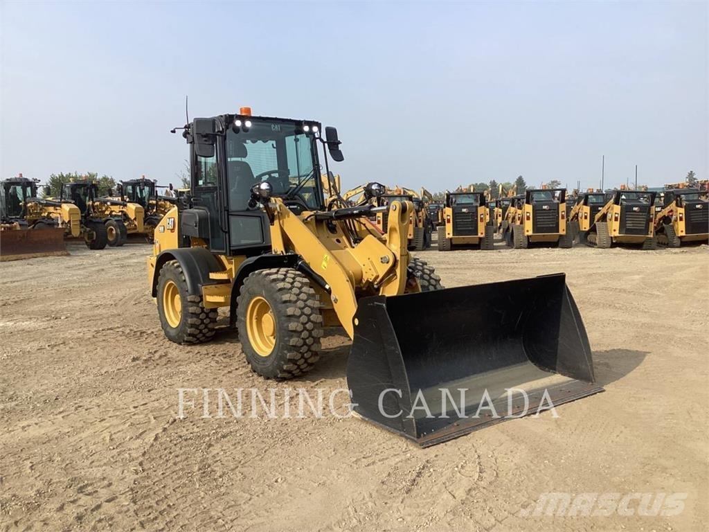 CAT 908 Chargeuse sur pneus