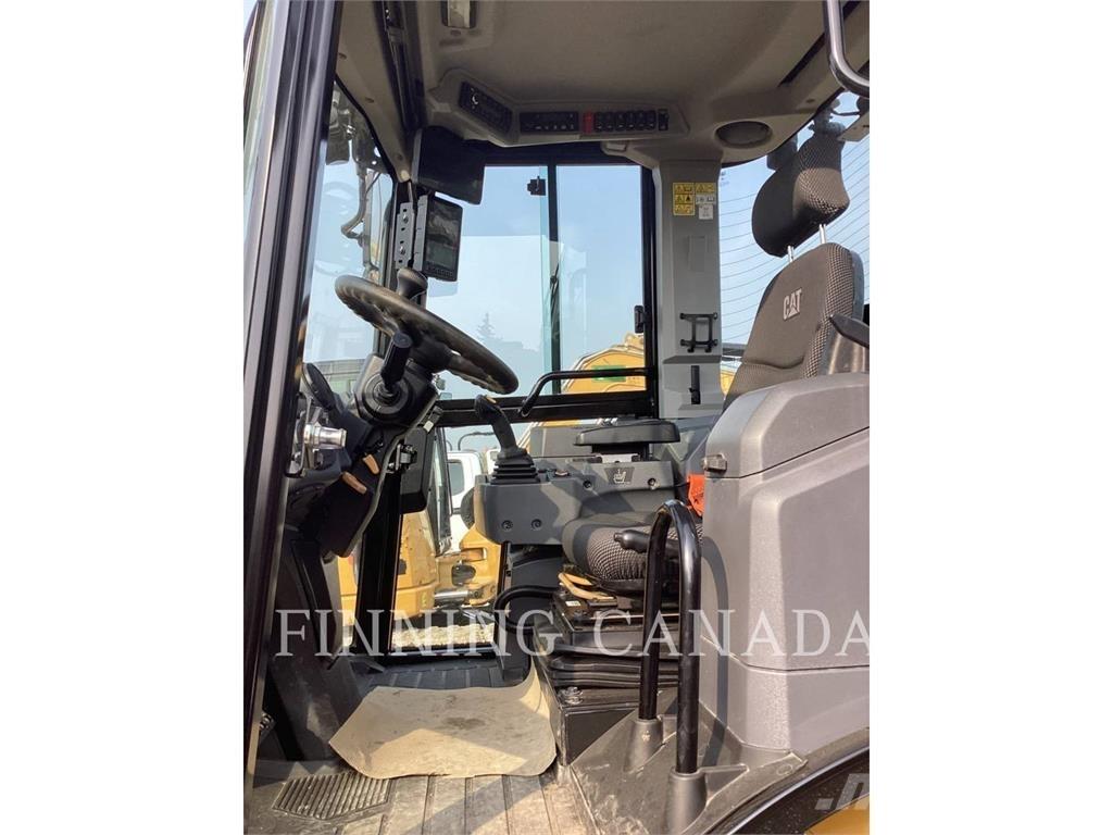 CAT 908 Chargeuse sur pneus