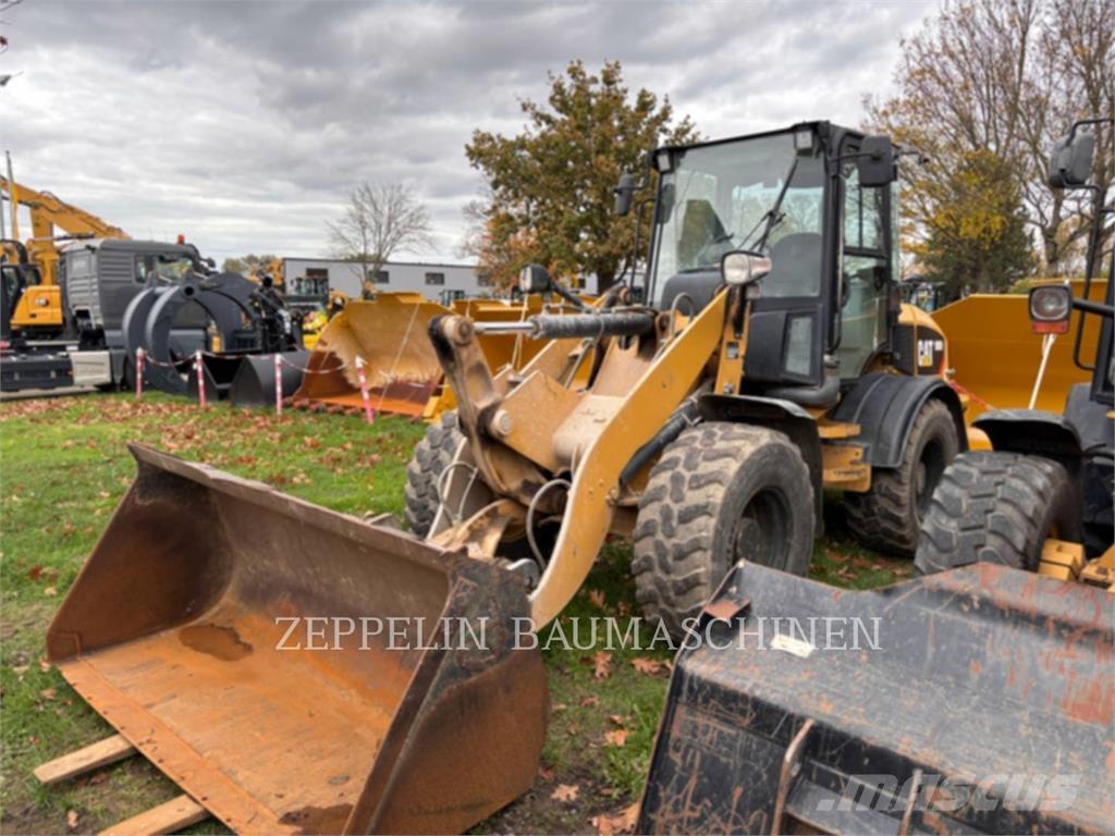 CAT 908H Chargeuse sur pneus
