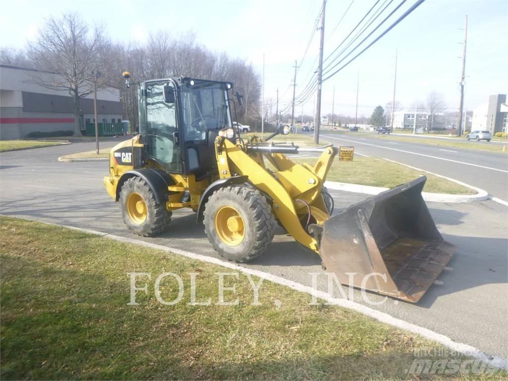 CAT 908M Chargeuse sur pneus