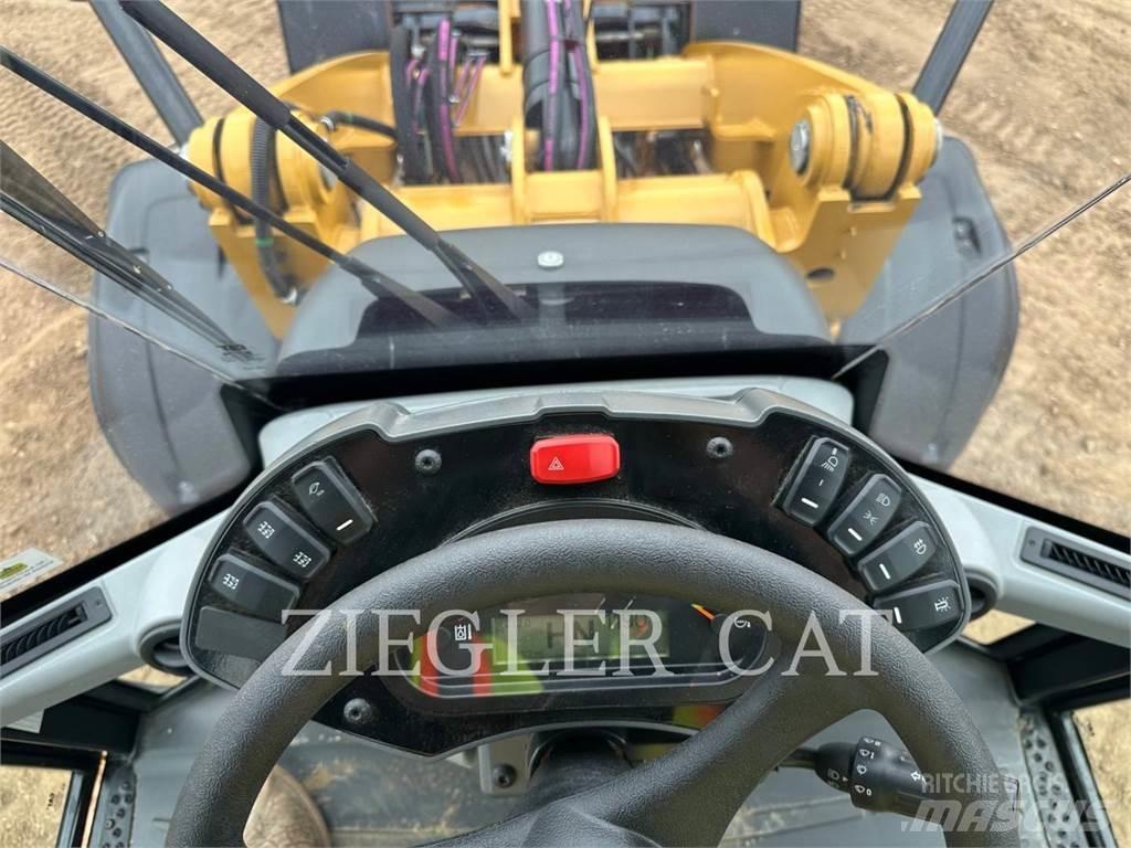 CAT 908M Chargeuse sur pneus