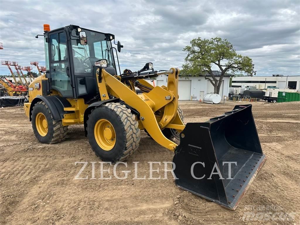 CAT 908M Chargeuse sur pneus