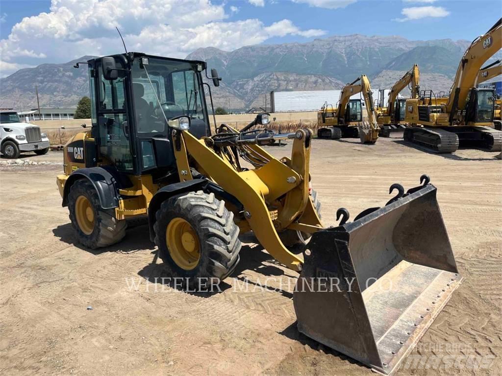 CAT 908M Chargeuse sur pneus