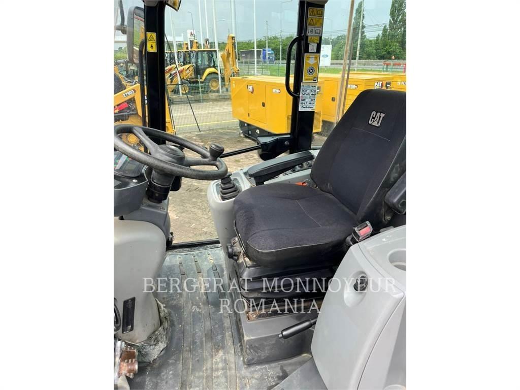 CAT 908M Chargeuse sur pneus