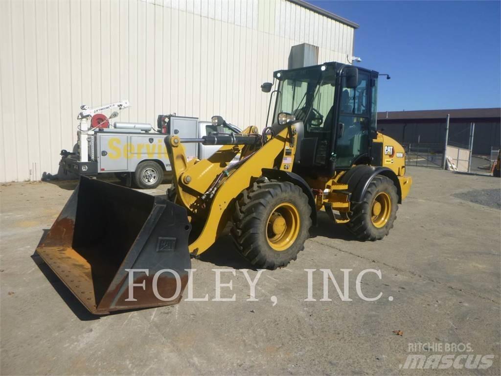 CAT 908M Chargeuse sur pneus