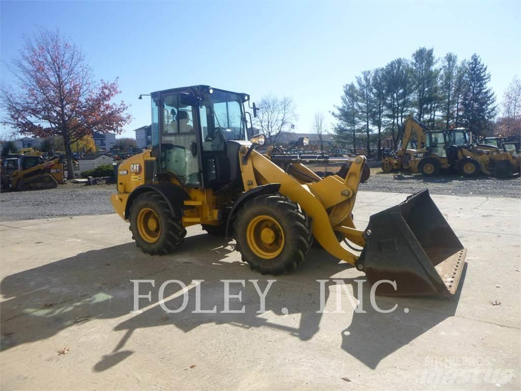 CAT 908M Chargeuse sur pneus