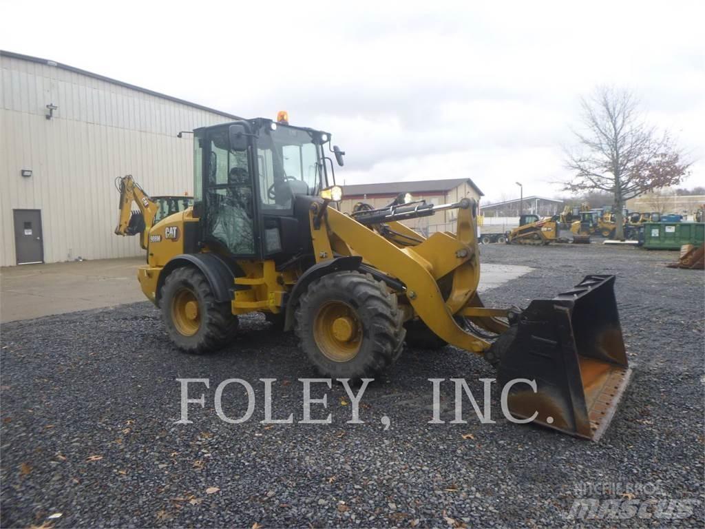 CAT 908M Chargeuse sur pneus