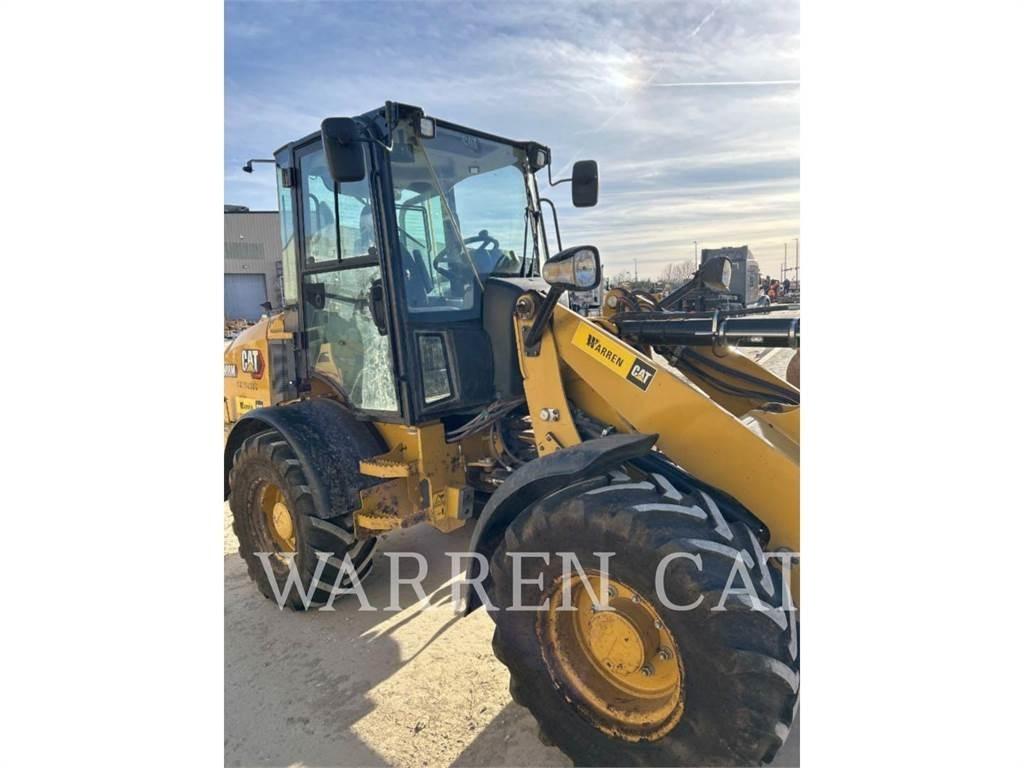CAT 908M Chargeuse sur pneus