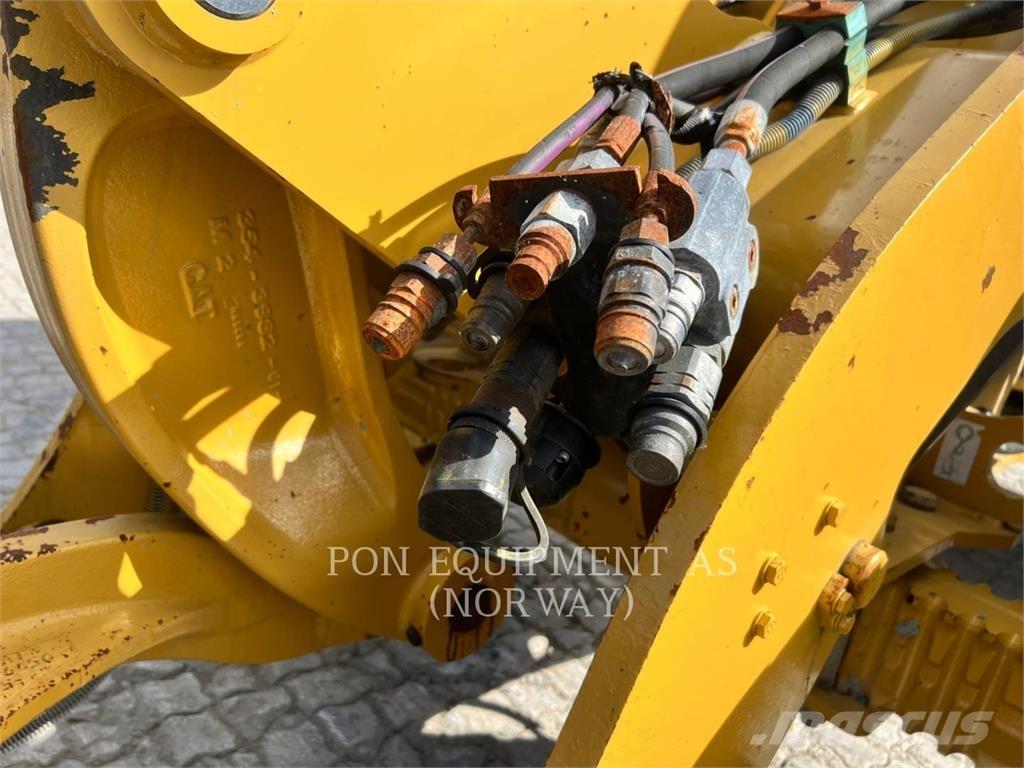 CAT 908M Chargeuse sur pneus