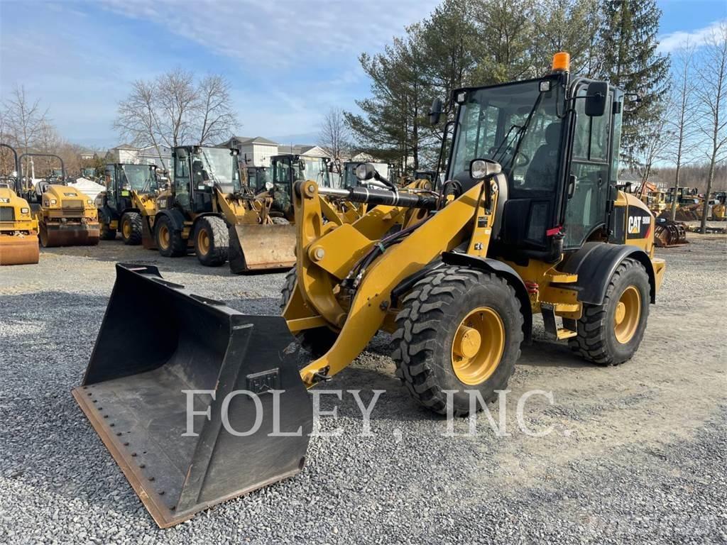 CAT 908M Chargeuse sur pneus