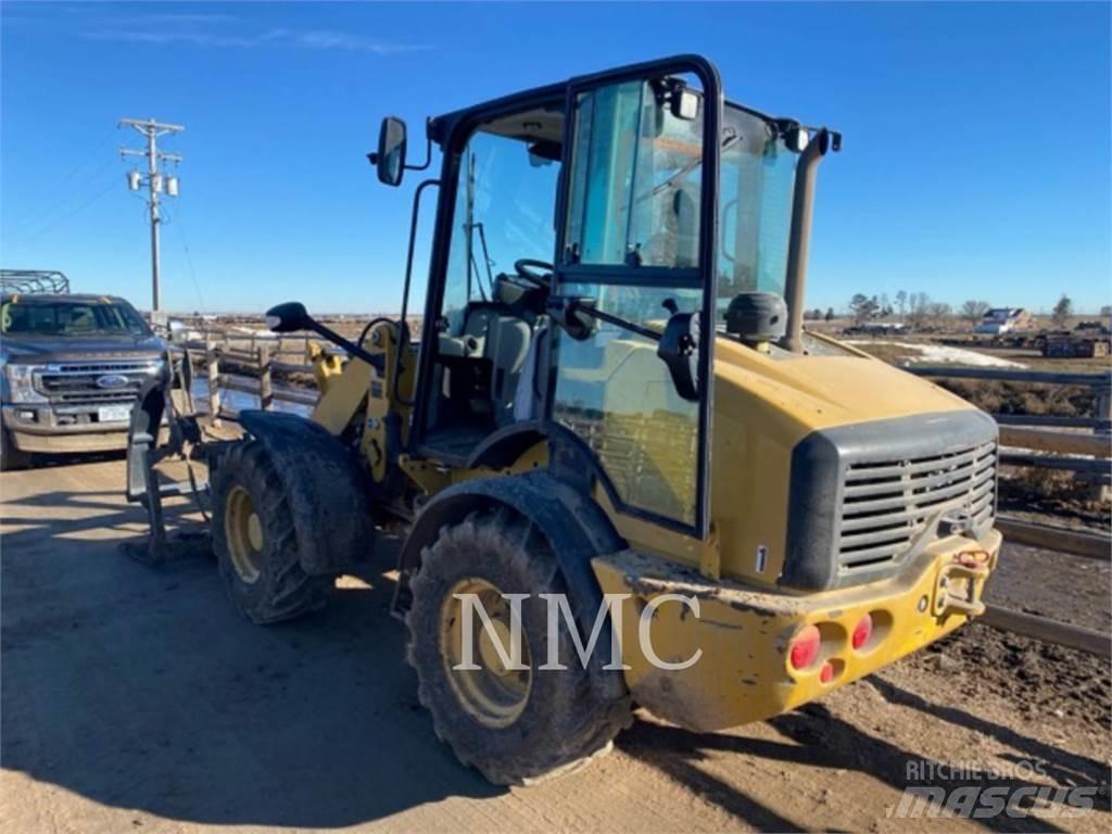 CAT 908M Chargeuse sur pneus