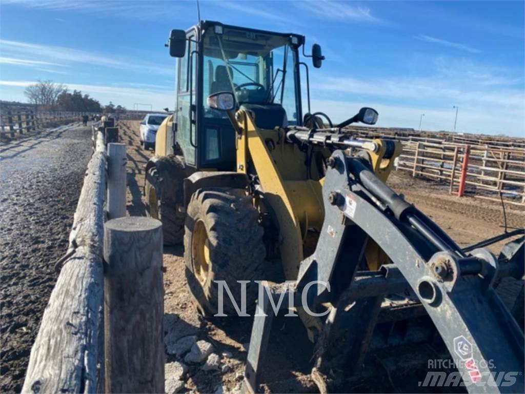 CAT 908M Chargeuse sur pneus