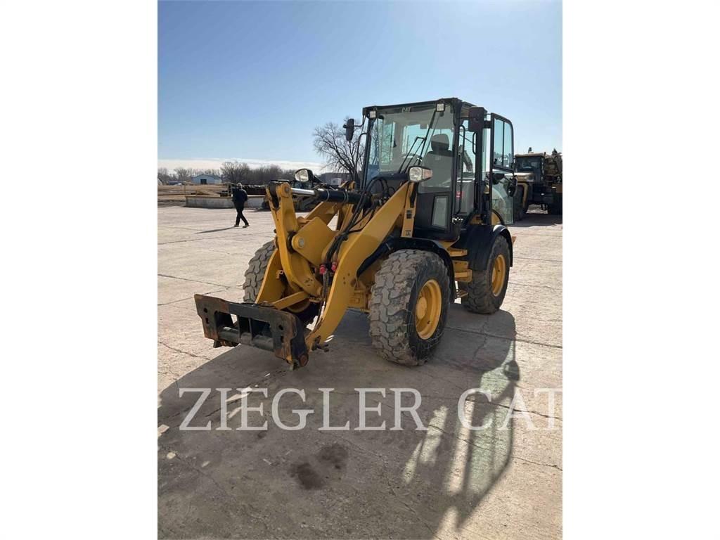 CAT 908M Chargeuse sur pneus