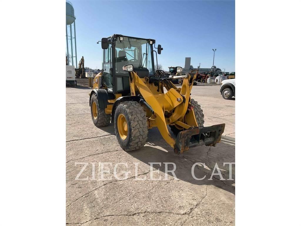 CAT 908M Chargeuse sur pneus