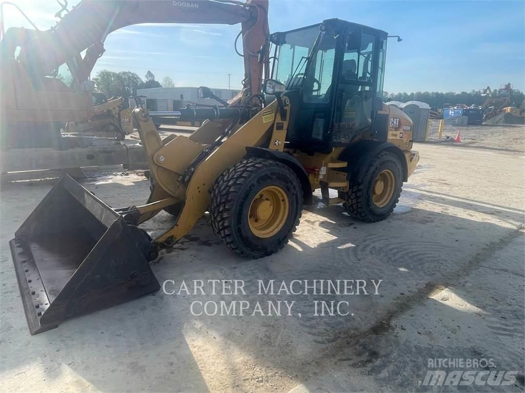 CAT 908M Chargeuse sur pneus