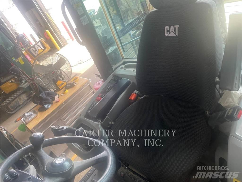 CAT 908M Chargeuse sur pneus