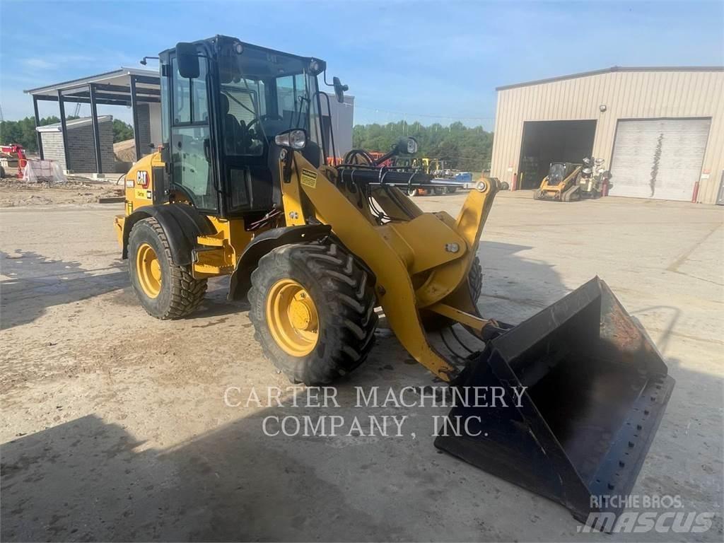 CAT 908M Chargeuse sur pneus