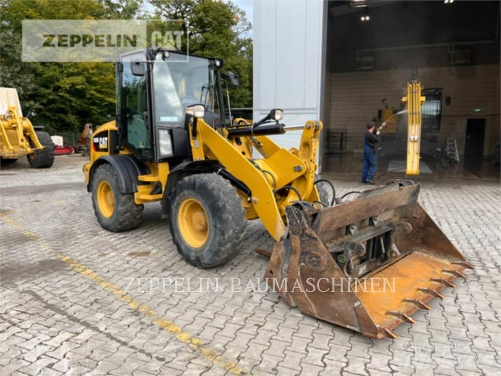 CAT 908M Chargeuse sur pneus