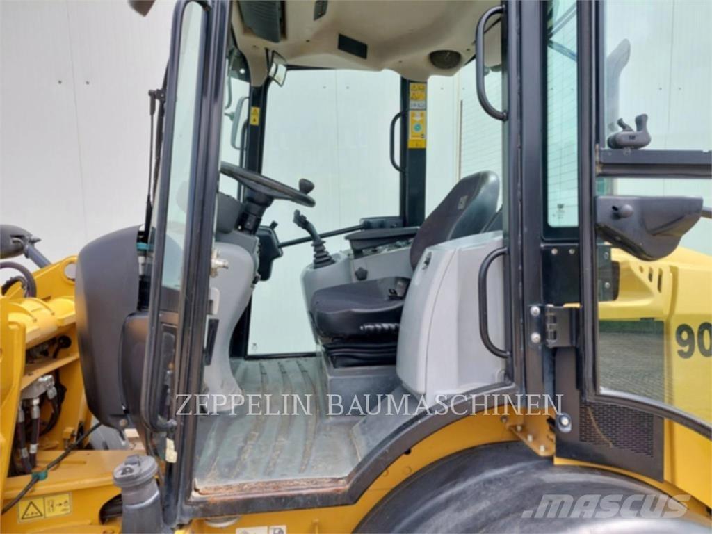CAT 908M Chargeuse sur pneus