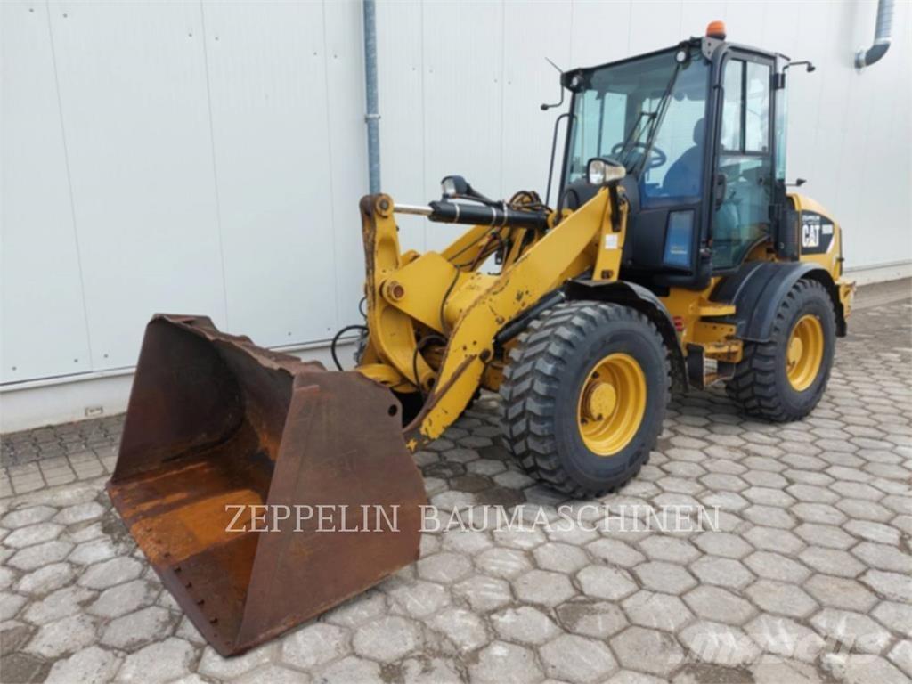 CAT 908M Chargeuse sur pneus