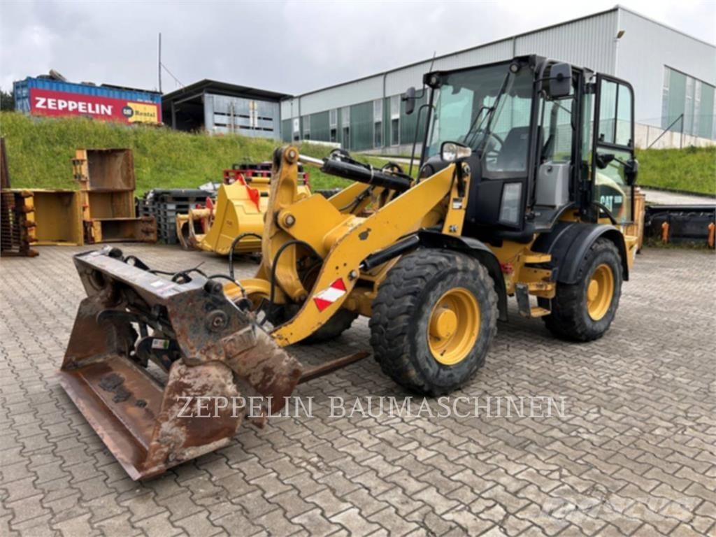 CAT 908M Chargeuse sur pneus