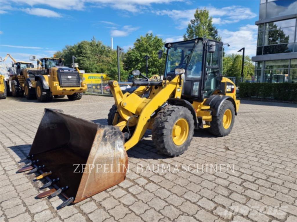 CAT 908M Chargeuse sur pneus