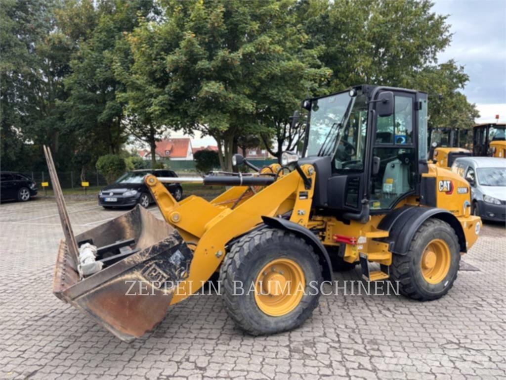 CAT 908M Chargeuse sur pneus