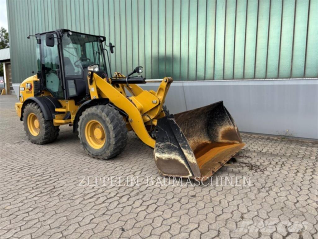 CAT 908M Chargeuse sur pneus