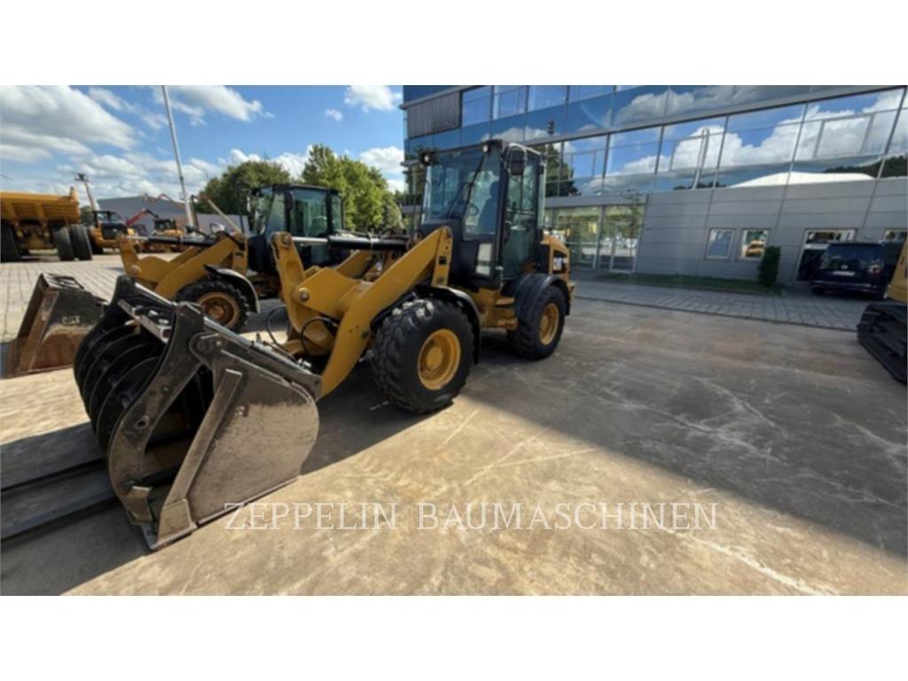 CAT 908M Chargeuse sur pneus