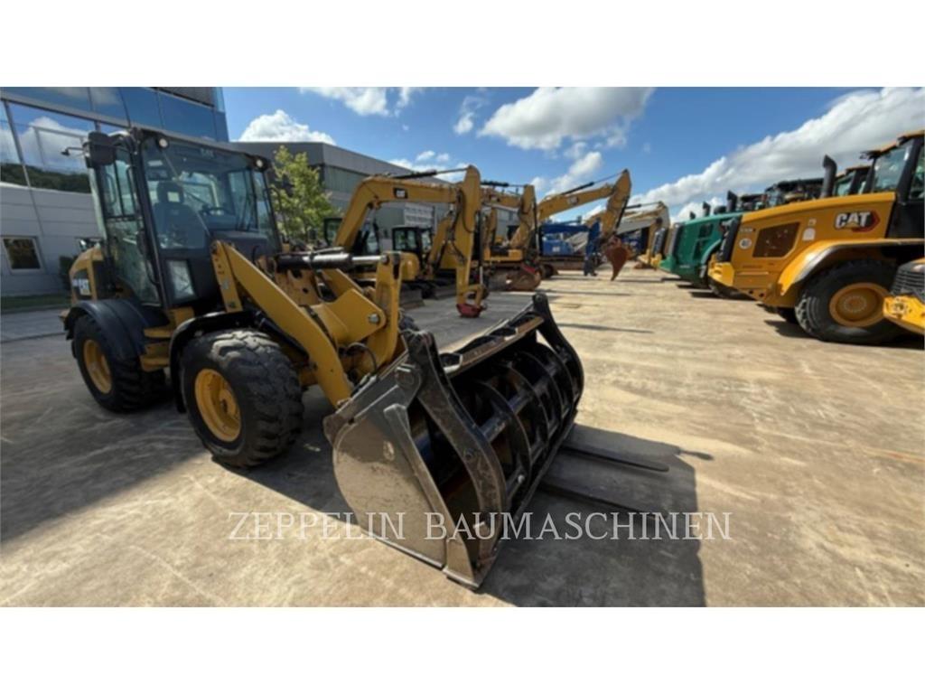 CAT 908M Chargeuse sur pneus
