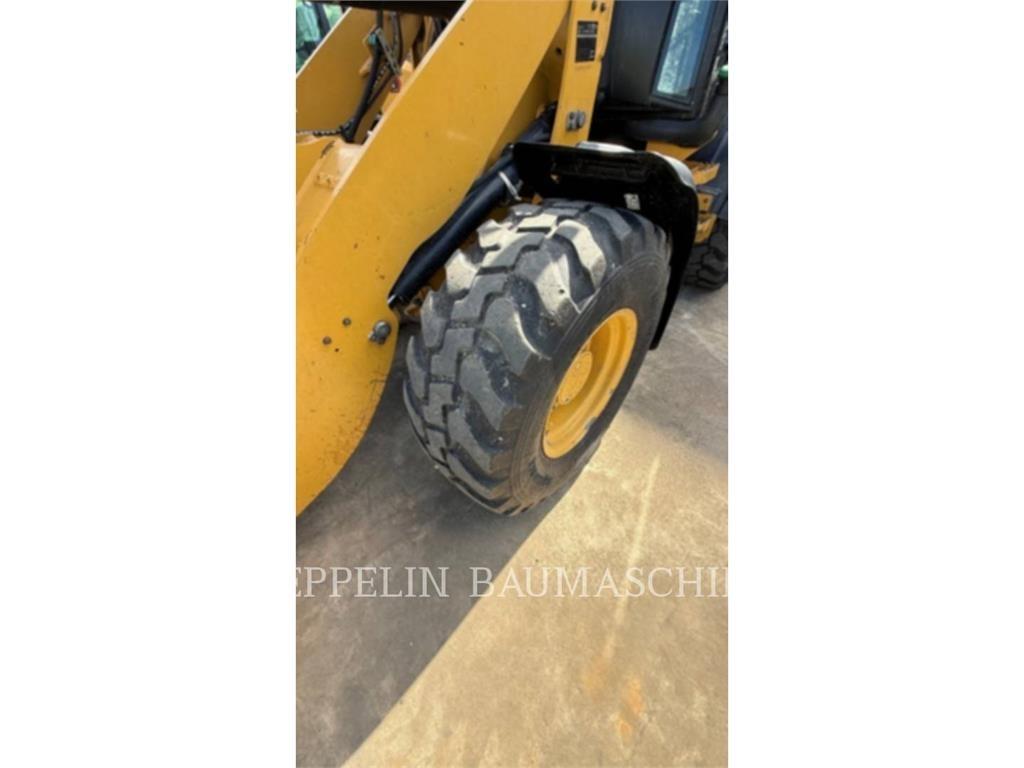 CAT 908M Chargeuse sur pneus
