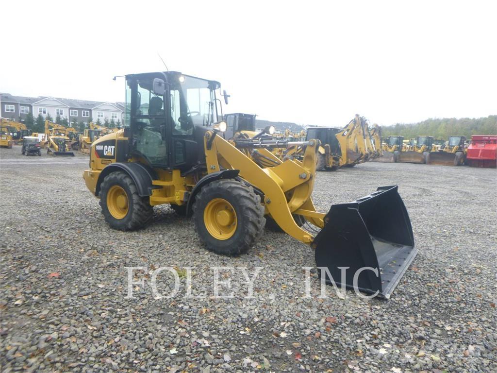 CAT 908M Chargeuse sur pneus