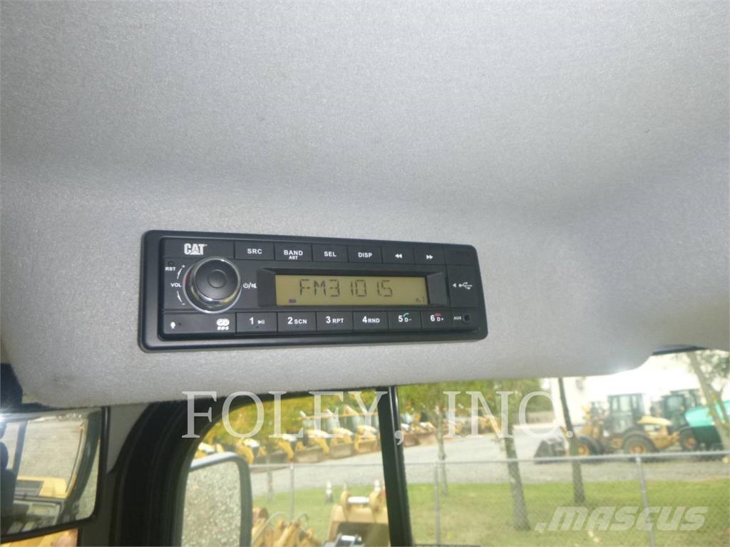CAT 908M Chargeuse sur pneus