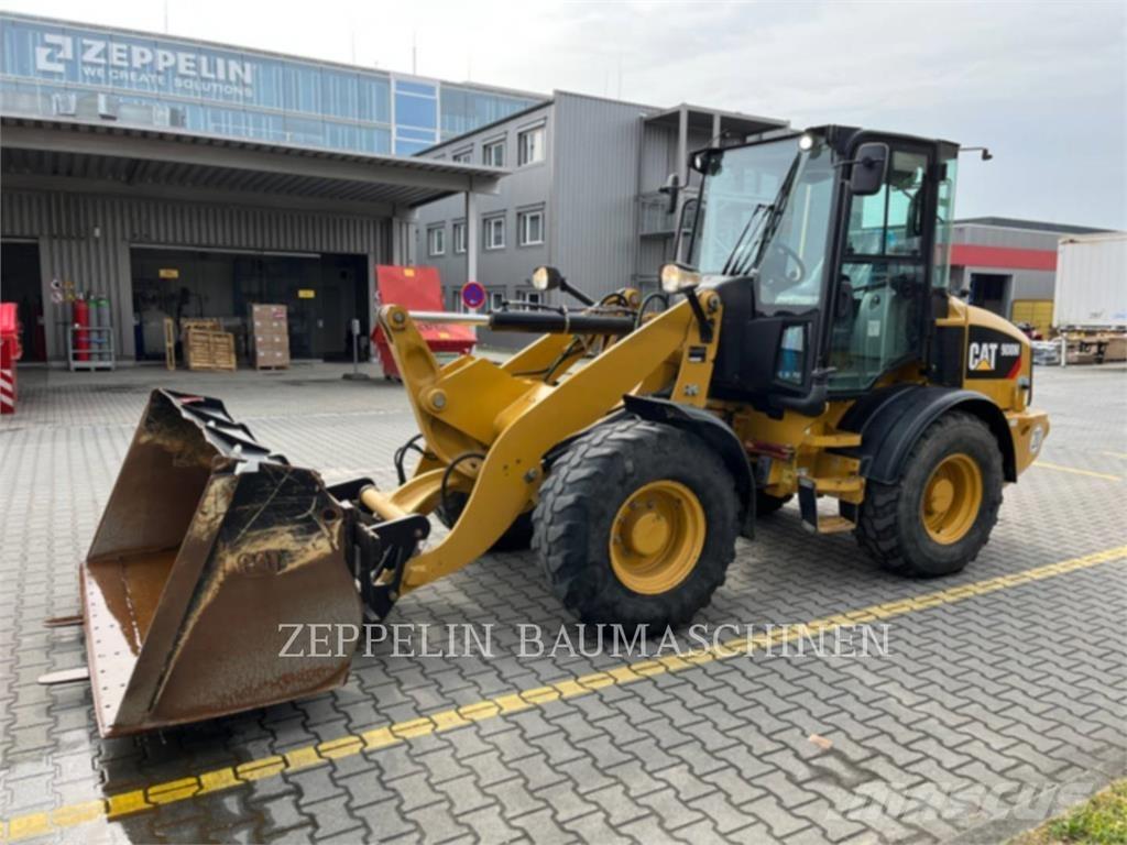 CAT 908M Chargeuse sur pneus