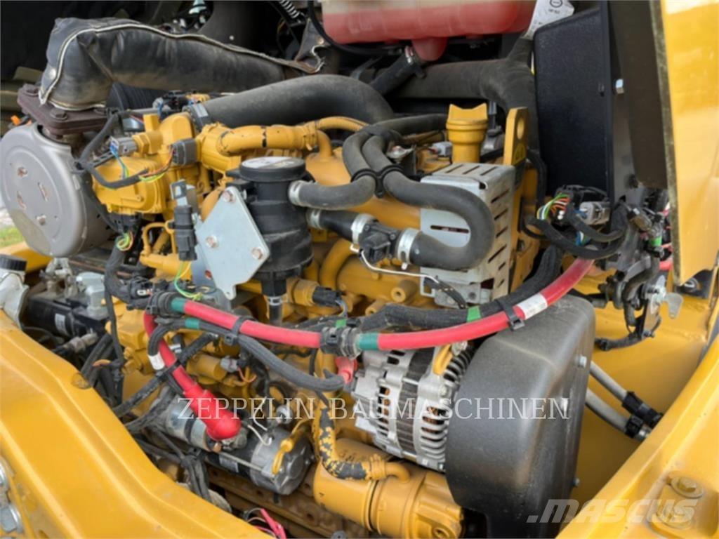 CAT 908M Chargeuse sur pneus