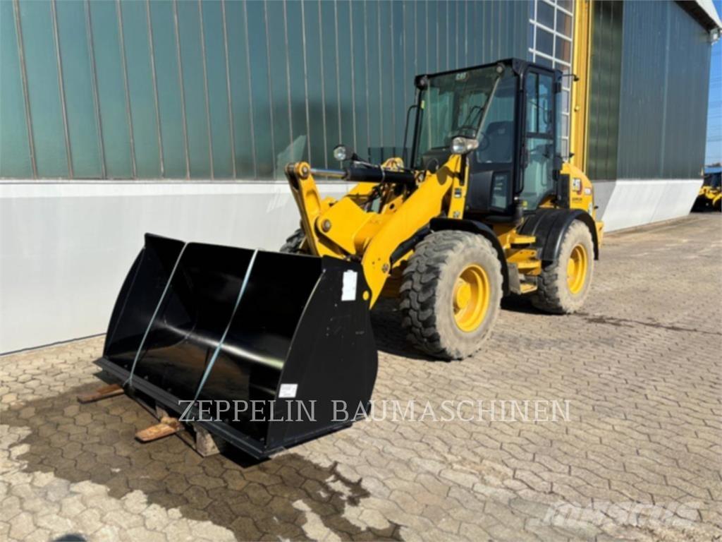 CAT 908M Chargeuse sur pneus