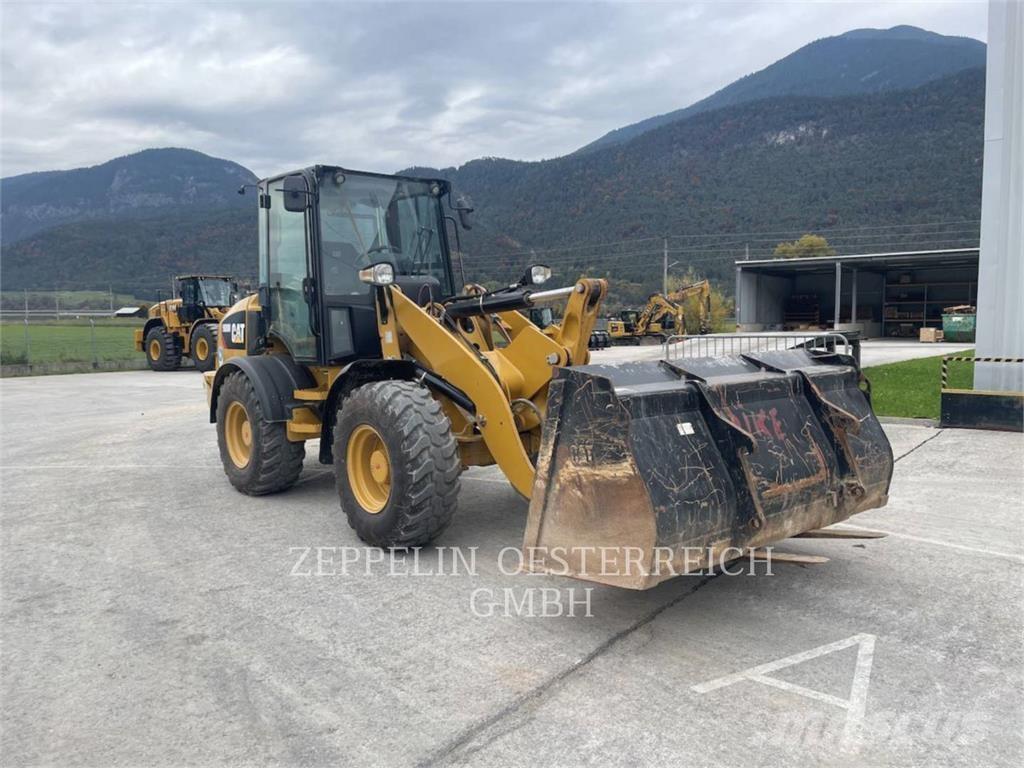 CAT 908M Chargeuse sur pneus