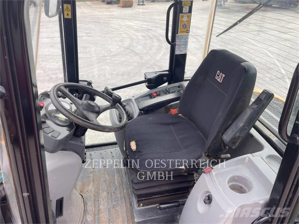 CAT 908M Chargeuse sur pneus