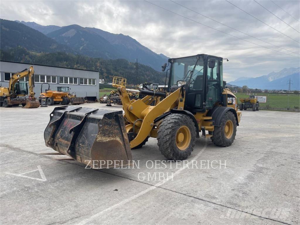 CAT 908M Chargeuse sur pneus