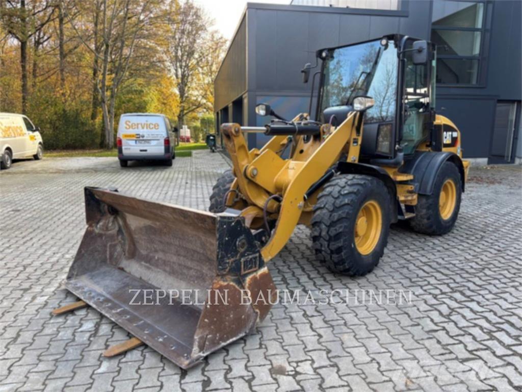 CAT 908M Chargeuse sur pneus