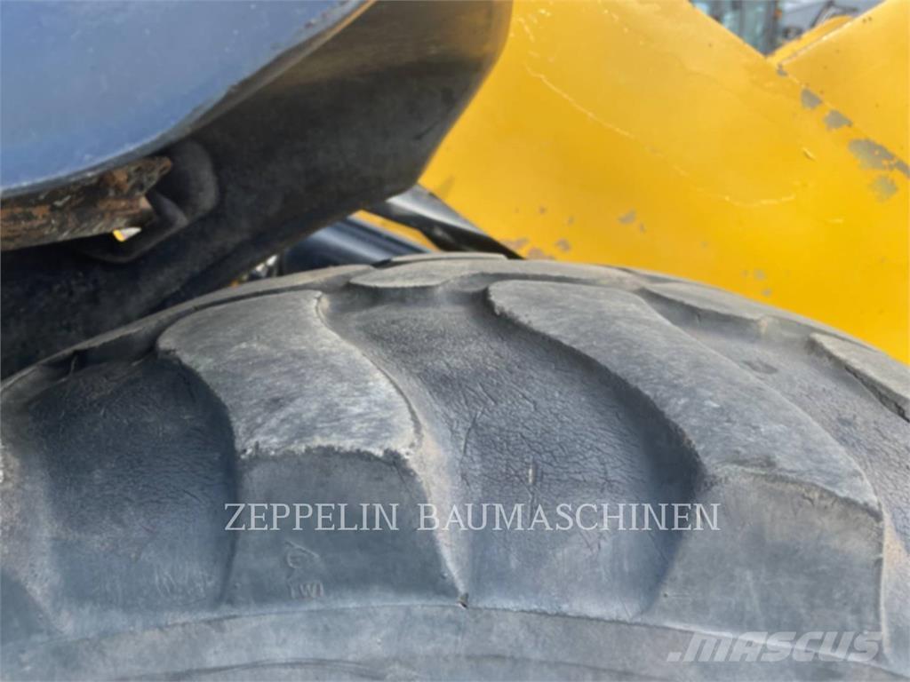 CAT 908M Chargeuse sur pneus