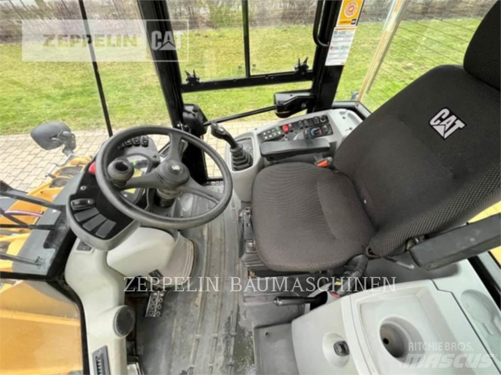 CAT 918M Chargeuse sur pneus